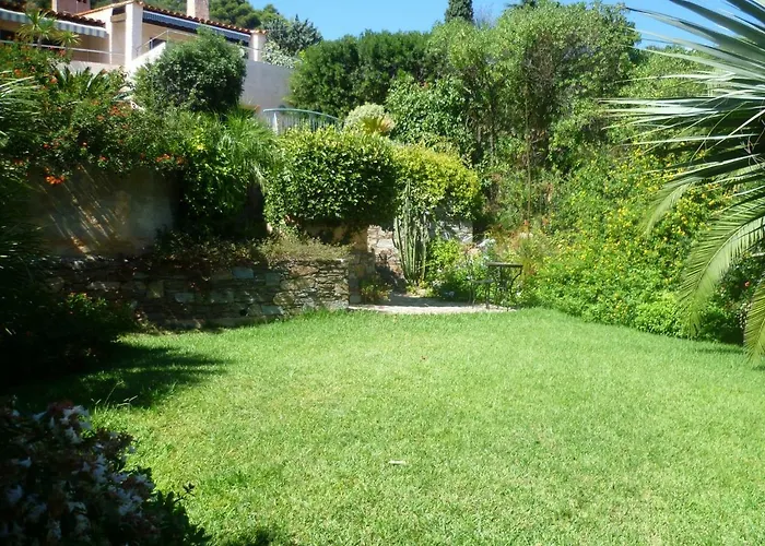 Du Bau Rouge Villa *