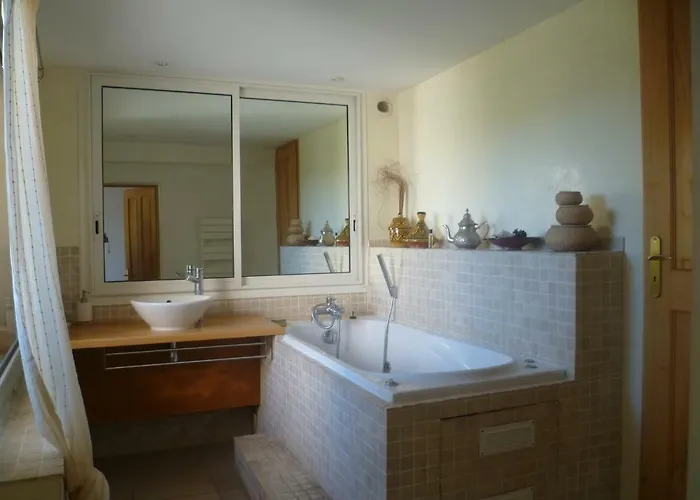Du Bau Rouge Villa *