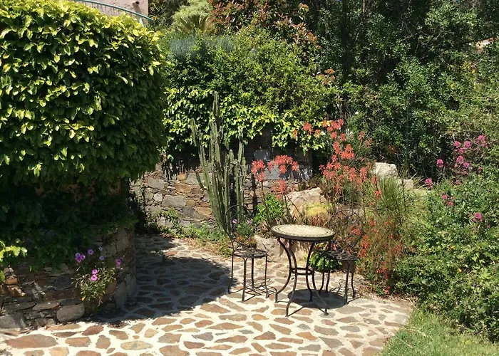 Du Bau Rouge Villa *